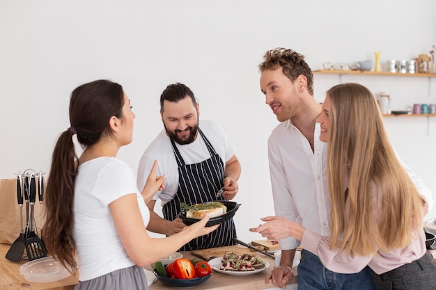 Uczestnicy warsztatów kulinarnych